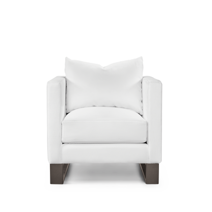 Front view Atlin armchair with white textile 
